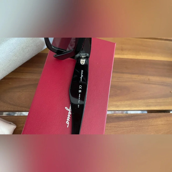 Salvatore Ferragamo 55mm Gradient Rectangular Sunglasses-excellent condition - Picture 9 of 11